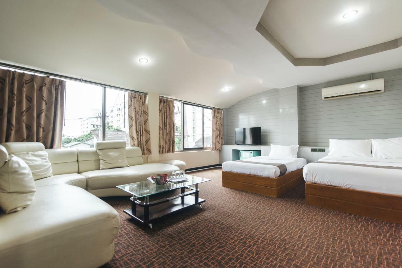 K.S.Pavilion Hotel Накхонратчасіма Екстер'єр фото